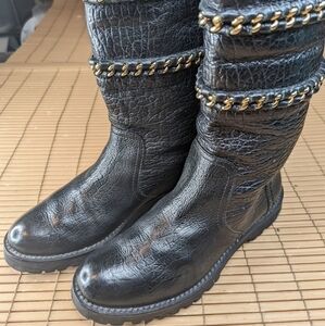 TORY BURCH 219925 Womens Black leather, two golden Chains integrated into outer